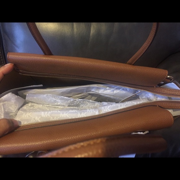 Michael Kors purse - Picture 2 of 15